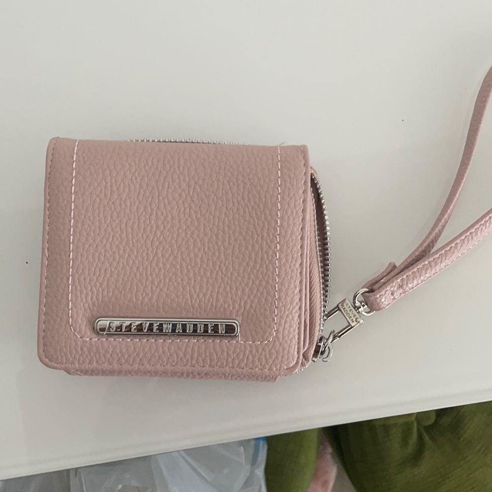 STEVE MADDEN WRISTLET. NEVER USED